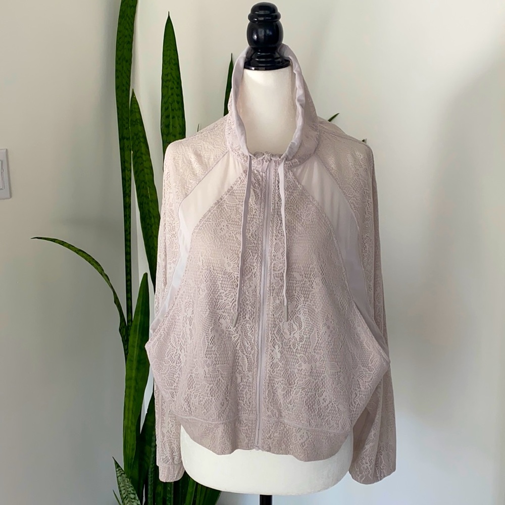 GUC Lululemon Light Chrome In Depth Jacket Pale Pink Nude Cream Lace Size 4